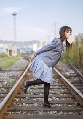 久久久久久制服丝袜美女图片_HD迅雷电影在线